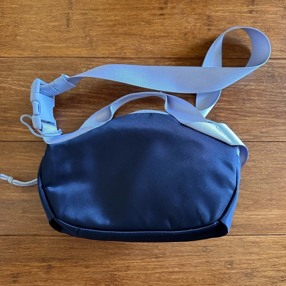 Lululemon All Day Essentials Belt Bag 2.5L - Picture 3 of 3